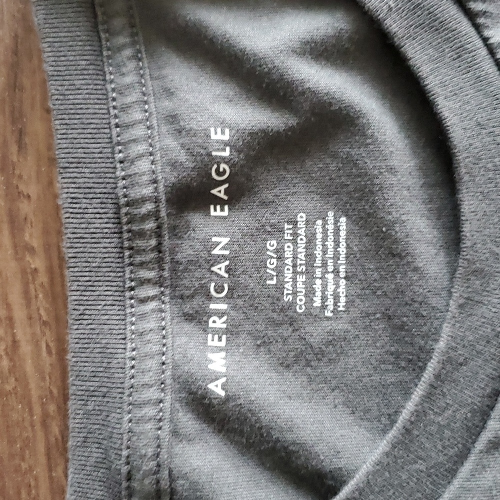 American Eagle T-Shirt - Picture 4 of 5